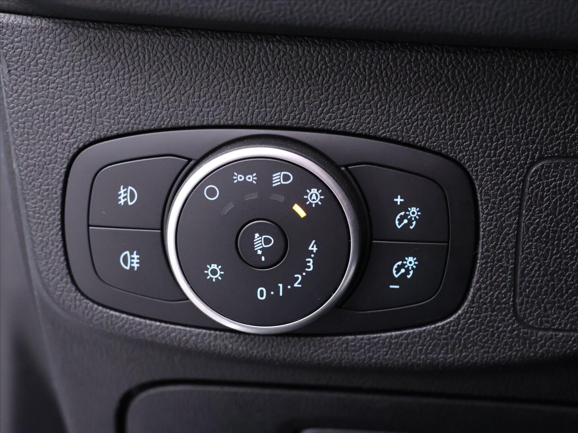 Ford Focus Kombi 999,0 74 kw