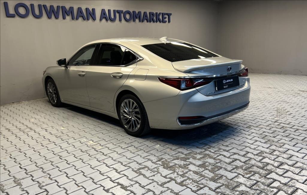 Lexus ES 300h Sedan 2,5 l 160 kw