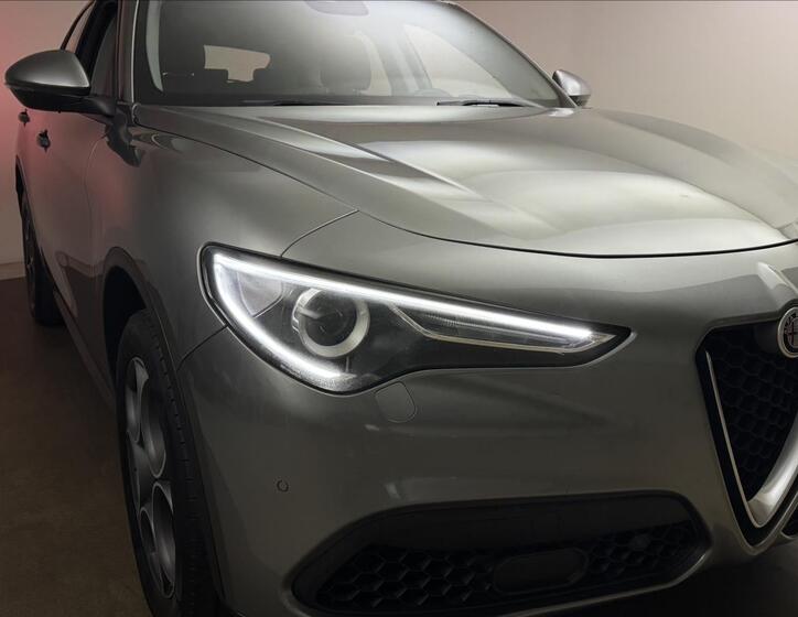 Alfa Romeo Stelvio 43