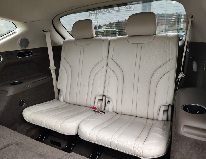 Ostatní Ostatní SUV 3,5 l 279 kw