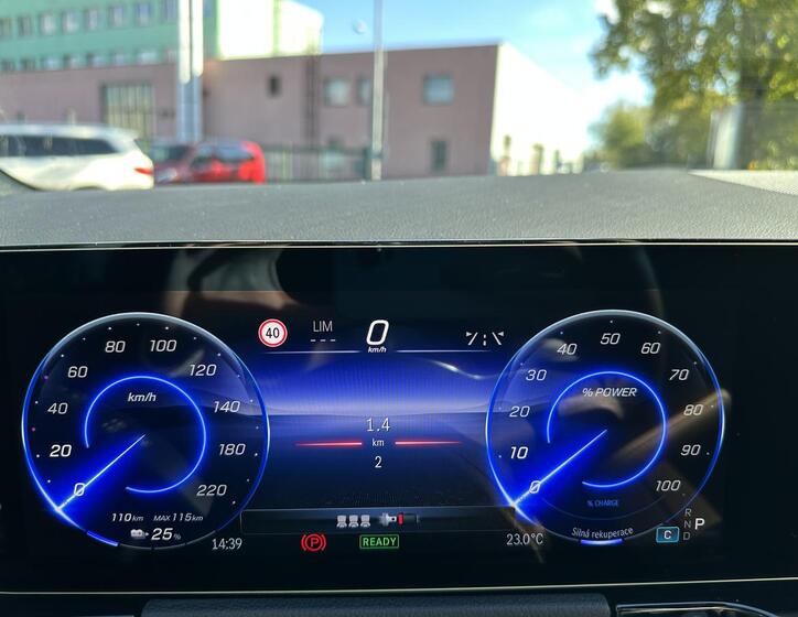 Mercedes-Benz EQA 11