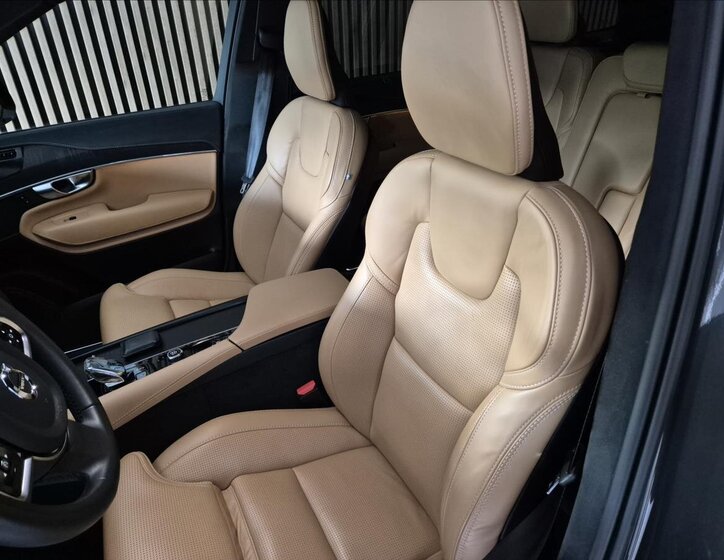 Volvo XC90 SUV / Terénní 2,0 l 180 kw