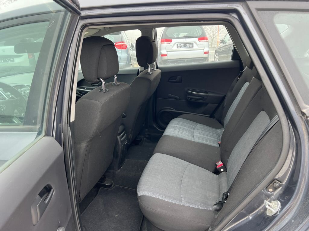 KIA Ostatní Kombi 1,6 l 66 kw