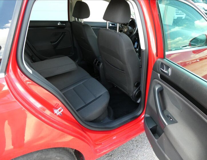 Volkswagen Golf Kombi 1,6 l 77 kw