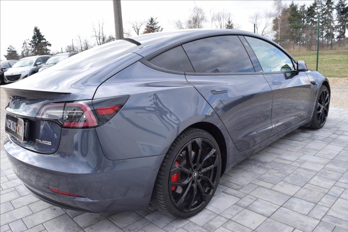 Tesla Model 3 Sedan / Limuzína 0,0 377 kw