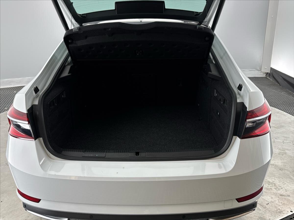 Škoda Superb Sedan / Limuzína 1,4 l 160 kw