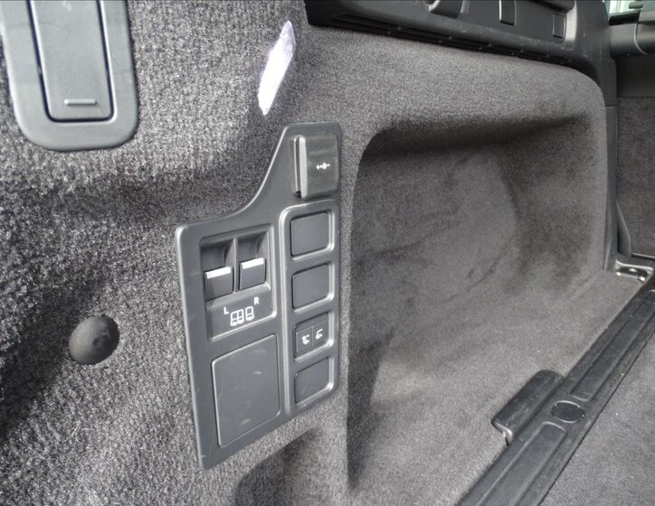 Land Rover Discovery SUV / Terénní 3,0 l 221 kw