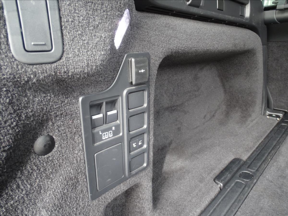 Land Rover Discovery SUV / Terénní 3,0 l 221 kw
