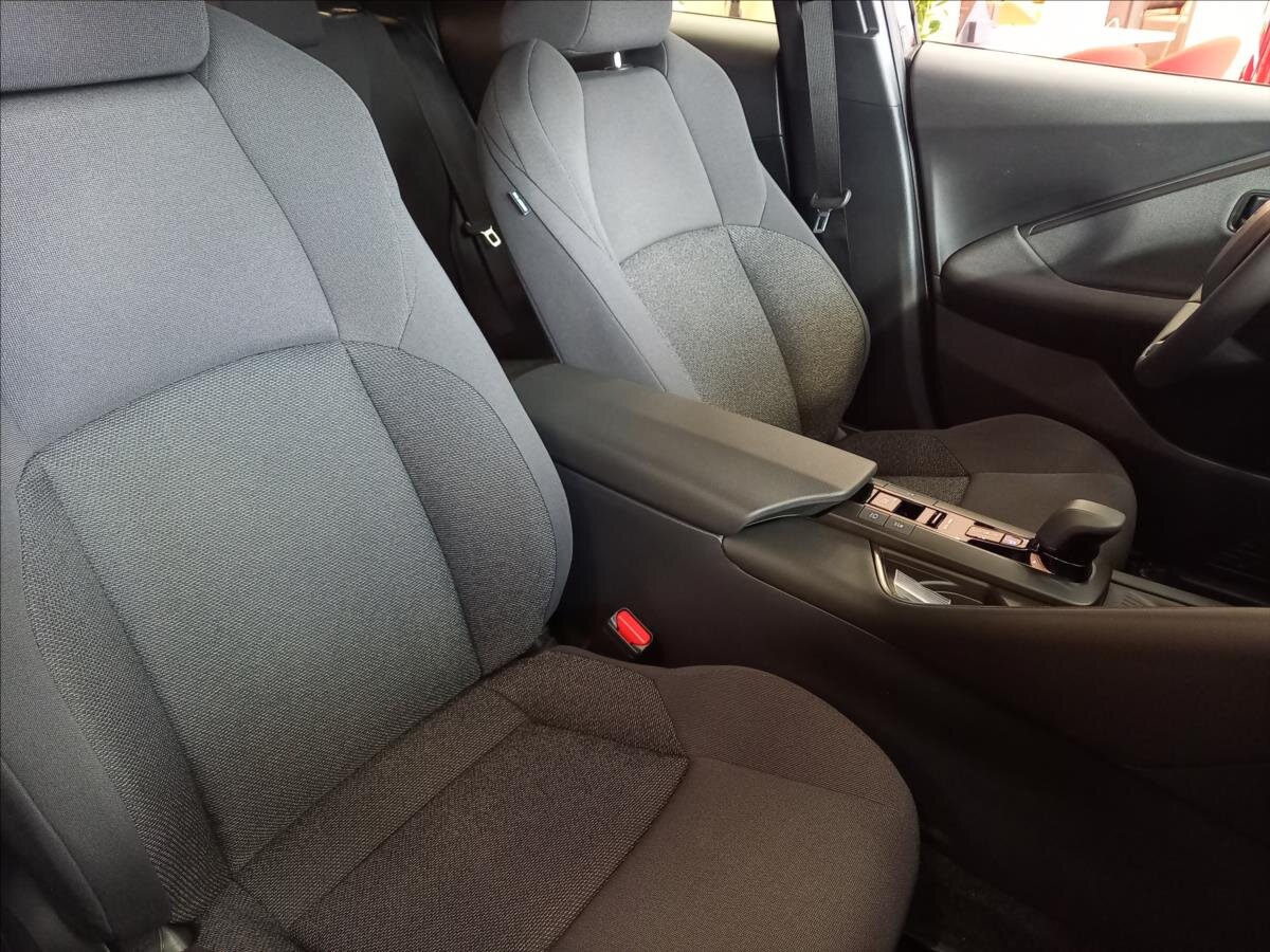 Toyota C-HR SUV / Terénní 1,8 l 103 kw