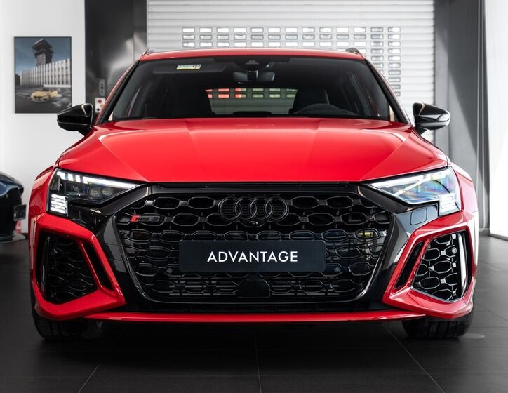 Audi RS3 Hatchback 2,5 l 294 kw