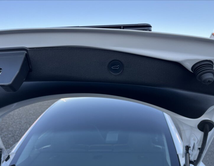 Tesla Model 3 Sedan / Limuzína 0,0 208 kw