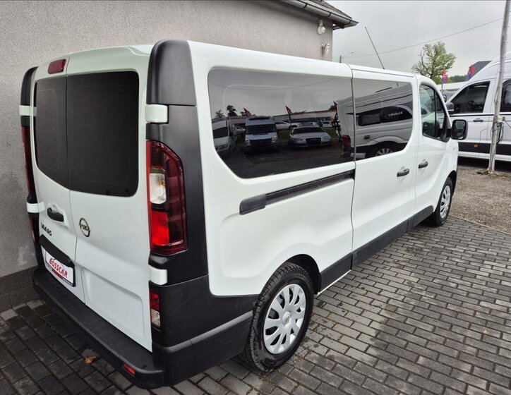 Opel Vivaro 6