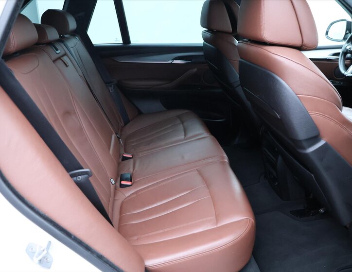 BMW X5 SUV / Terénní 3,0 l 230 kw