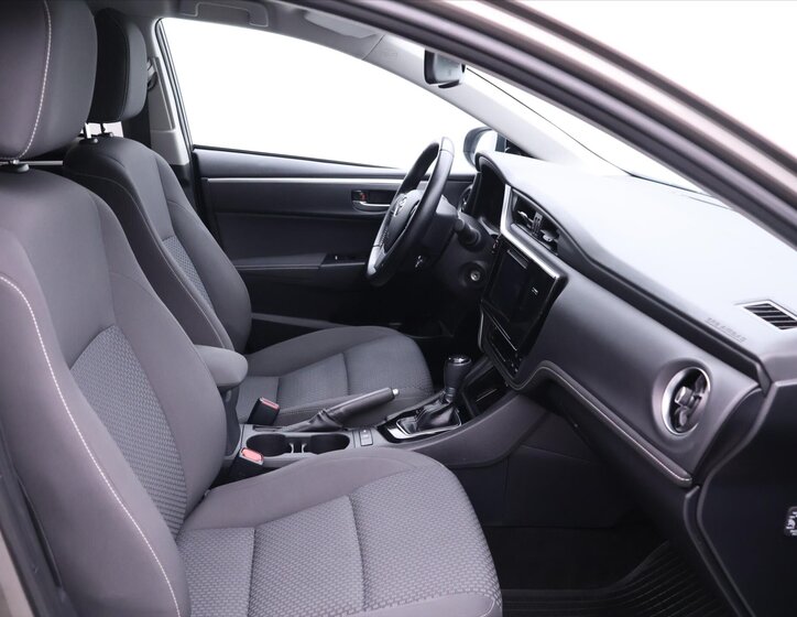 Toyota Corolla Sedan 1,6 l 97 kw