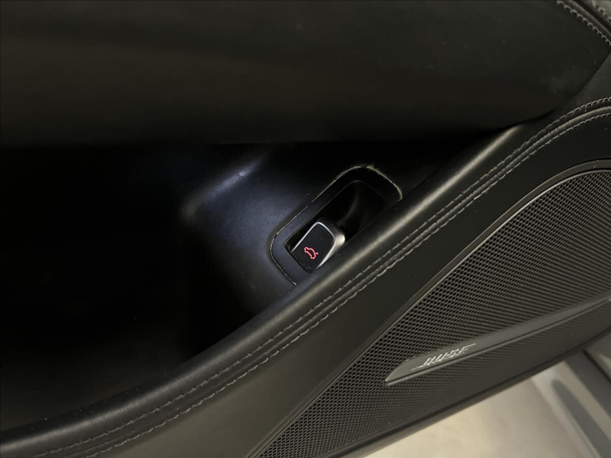 Audi S8 Sedan / Limuzína 4,0 l 445 kw