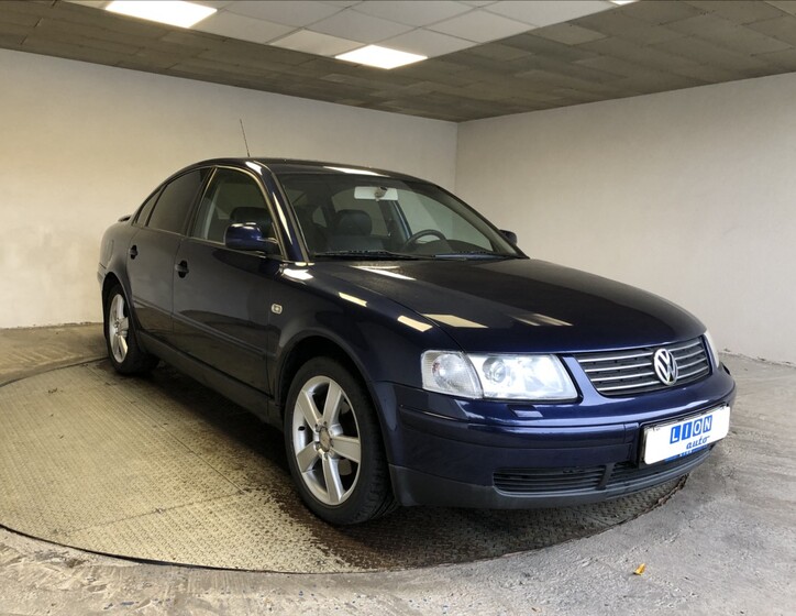 Volkswagen Passat 1