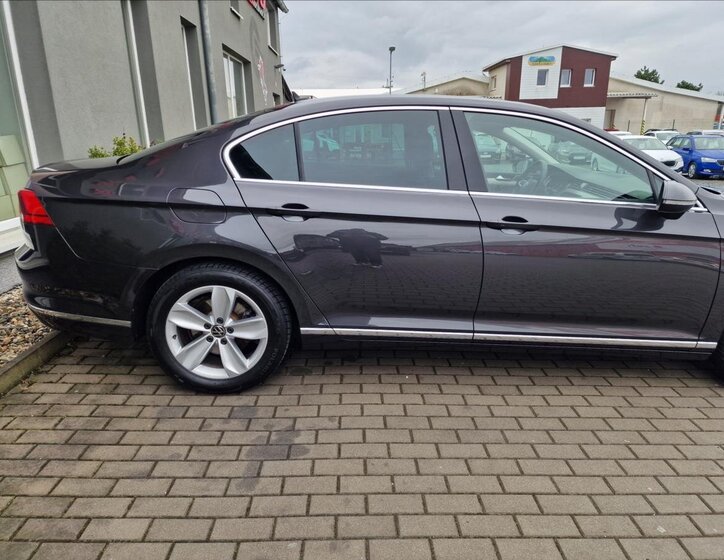 Volkswagen Passat Sedan / Limuzína 2,0 l 147 kw