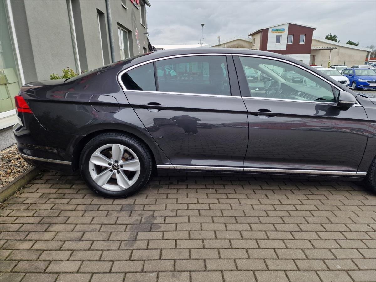 Volkswagen Passat Sedan / Limuzína 2,0 l 147 kw