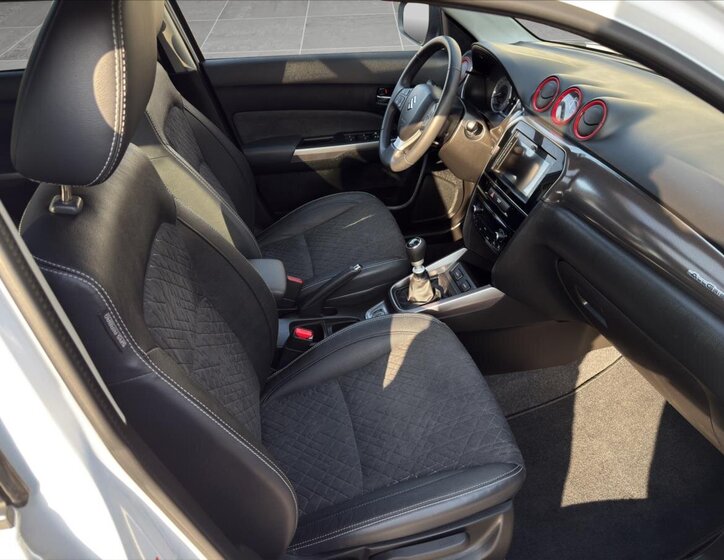 Suzuki Vitara SUV / Terénní 1,4 l 103 kw