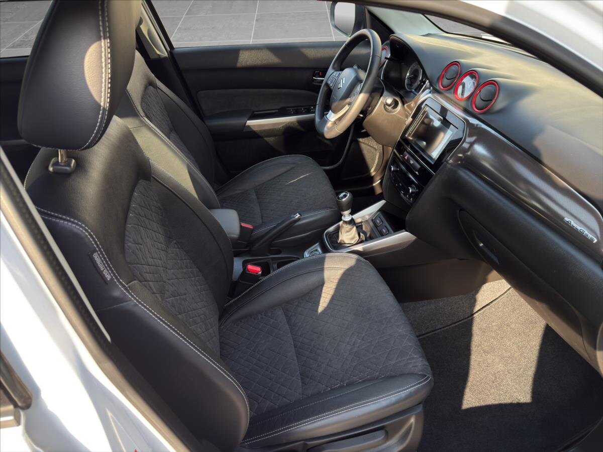 Suzuki Vitara SUV / Terénní 1,4 l 103 kw