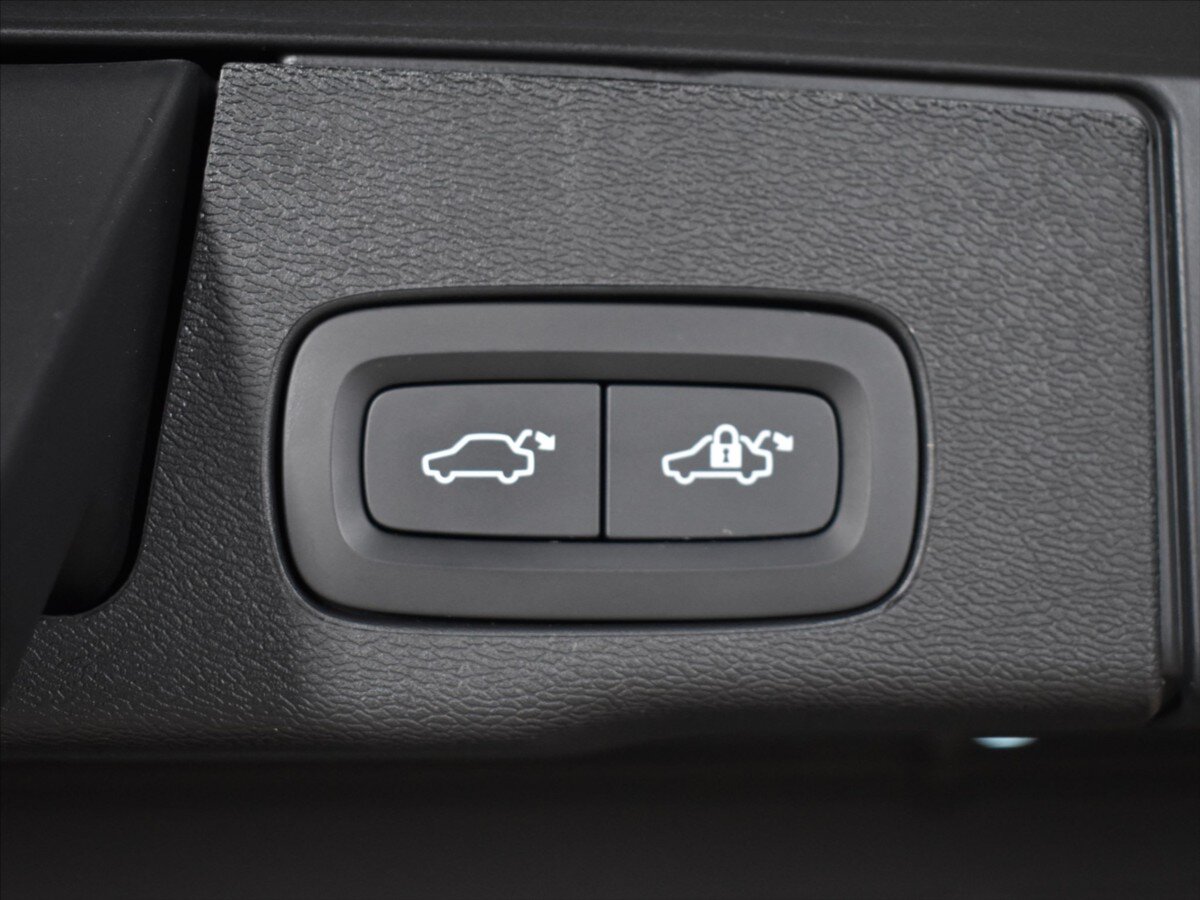 Volvo XC60 SUV / Terénní 2,0 l 184 kw