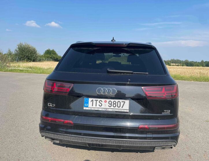 Audi Q7 4