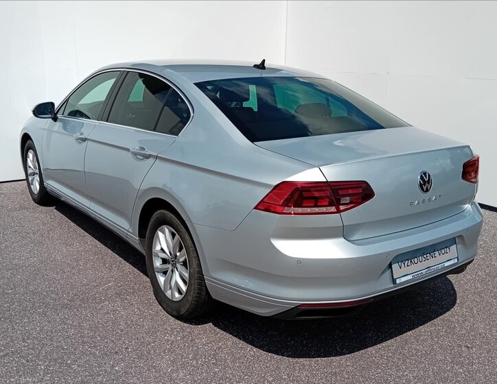 Volkswagen Passat Sedan / Limuzína 1,5 l 110 kw