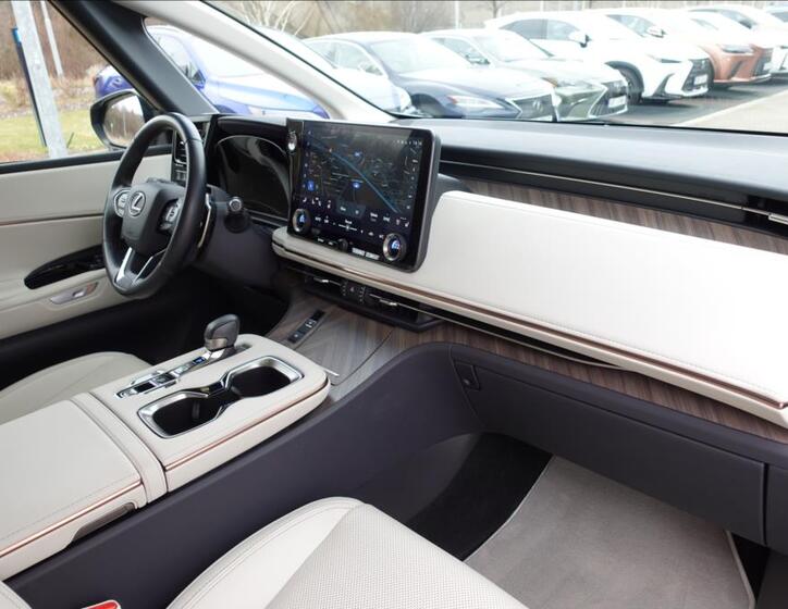 Lexus LM 350h 47