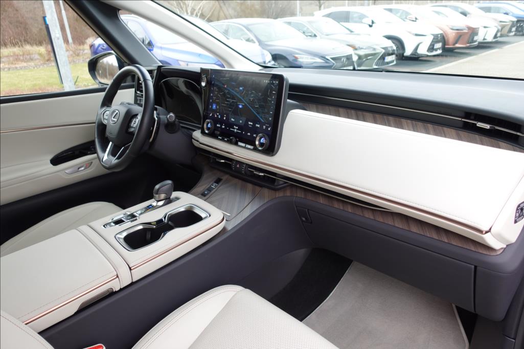 Lexus LM 350h