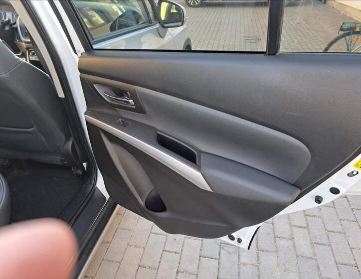 Suzuki SX4 S-Cross Hatchback 1,6 l 88 kw