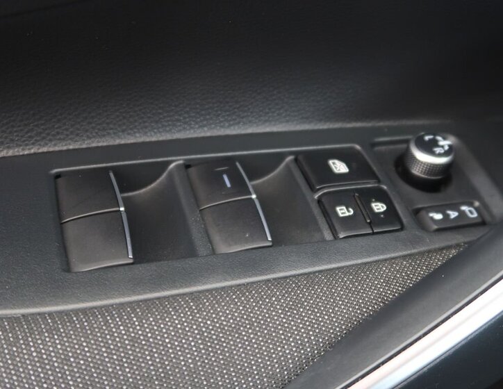 Toyota Corolla Sedan / Limuzína 1,8 l 72 kw