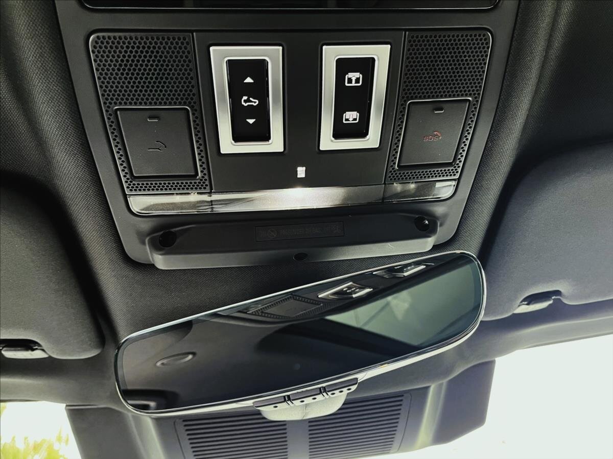 Land Rover Defender SUV 3,0 l 257 kw