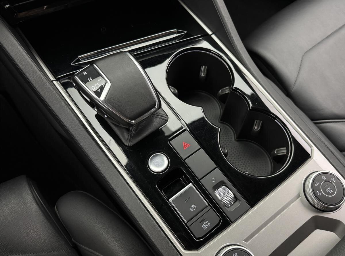 Volkswagen Touareg SUV / Terénní 3,0 l 210 kw