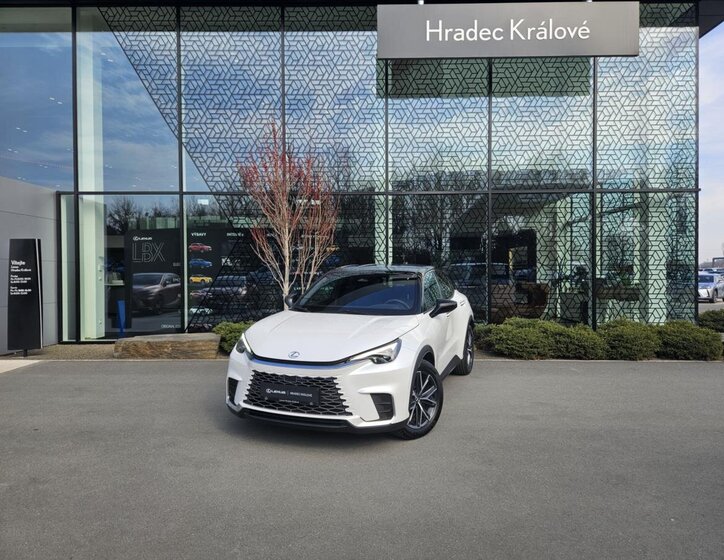Lexus LBX SUV / Terénní 1,5 l 100 kw