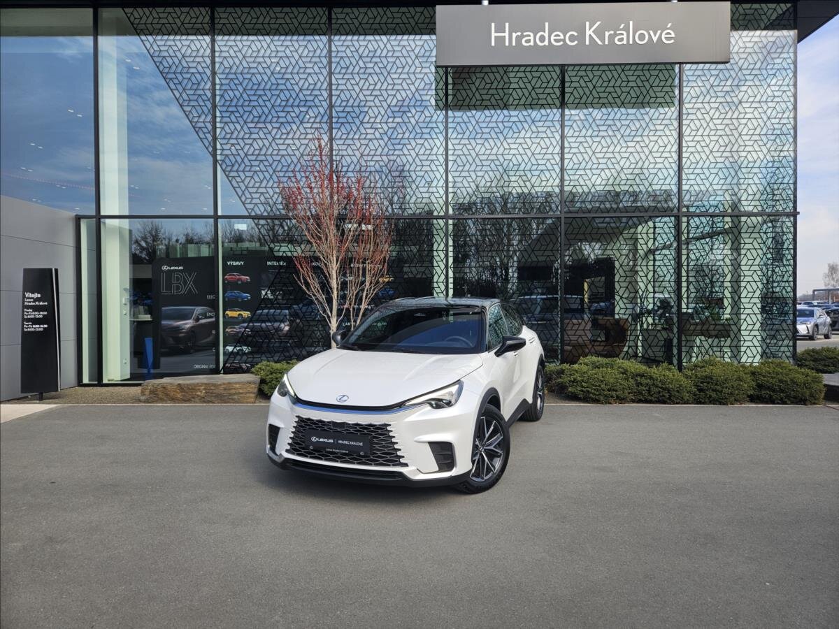 Lexus LBX SUV / Terénní 1,5 l 100 kw