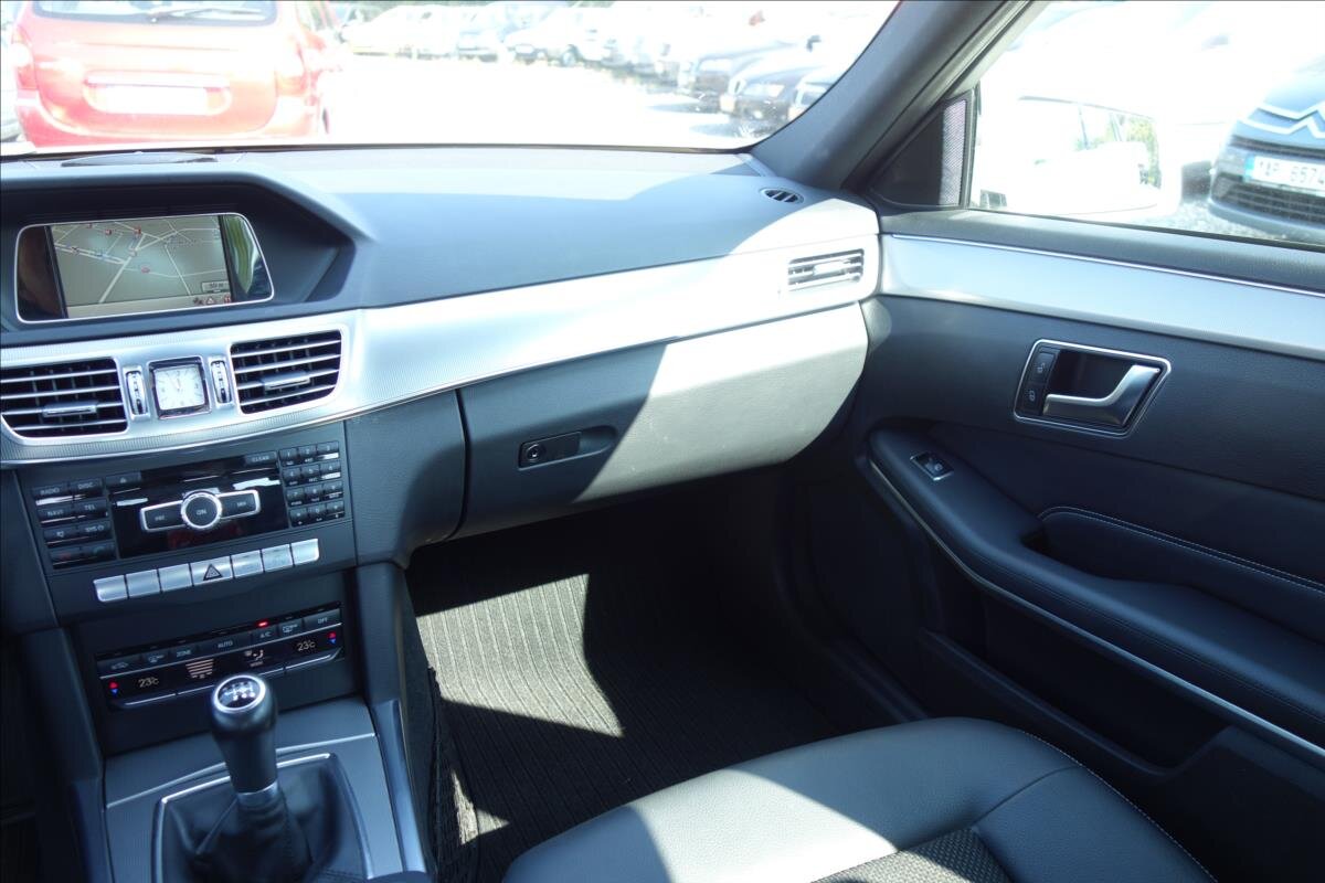 Mercedes-Benz Třídy E Sedan / Limuzína 2,1 l 125 kw
