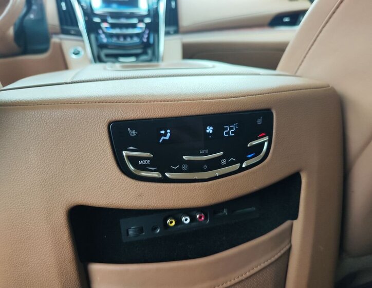 Cadillac Escalade 15