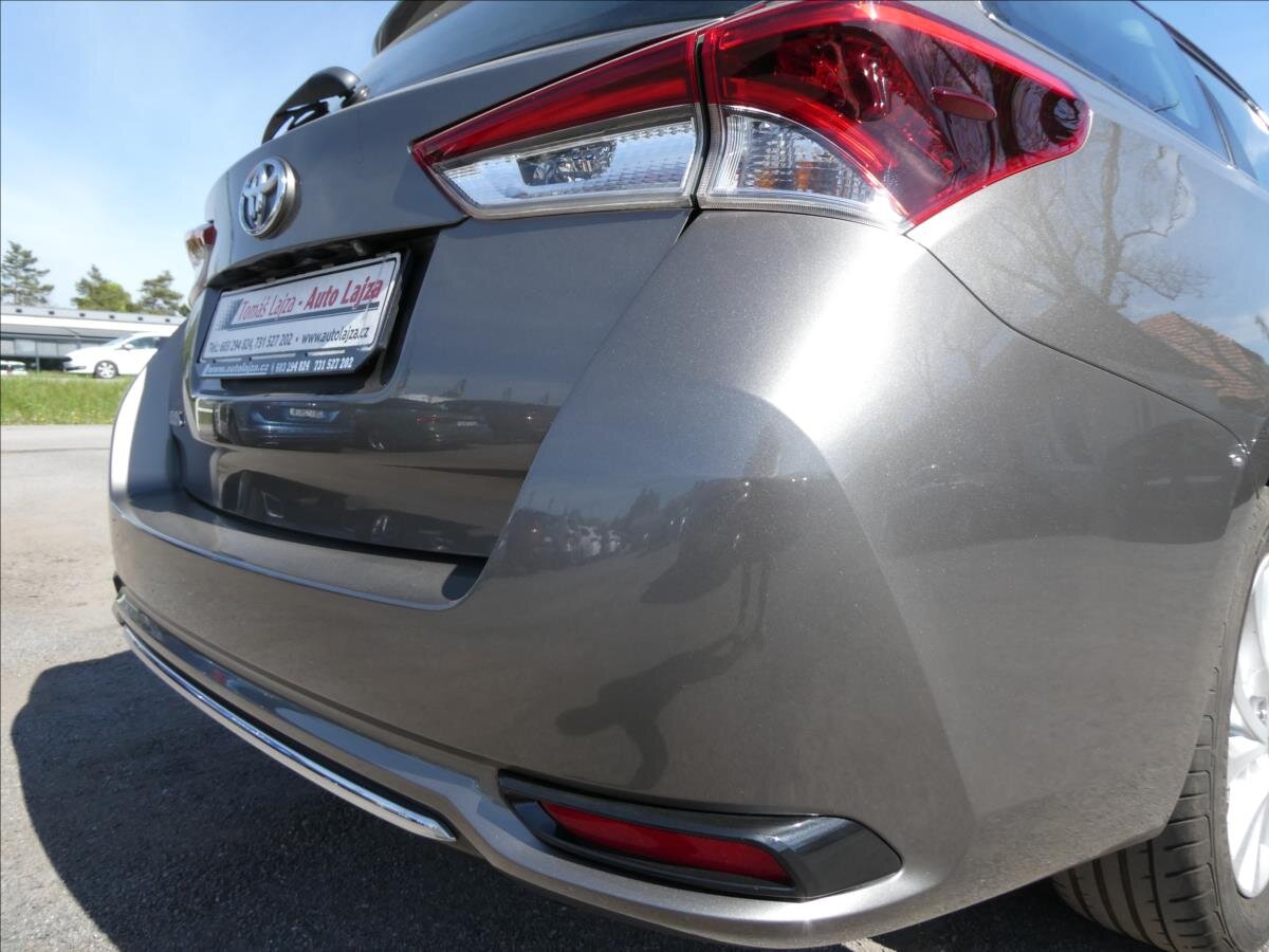 Toyota Auris Kombi 1,3 l 73 kw