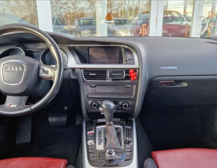 Audi S5 Sedan 3,0 l 245 kw