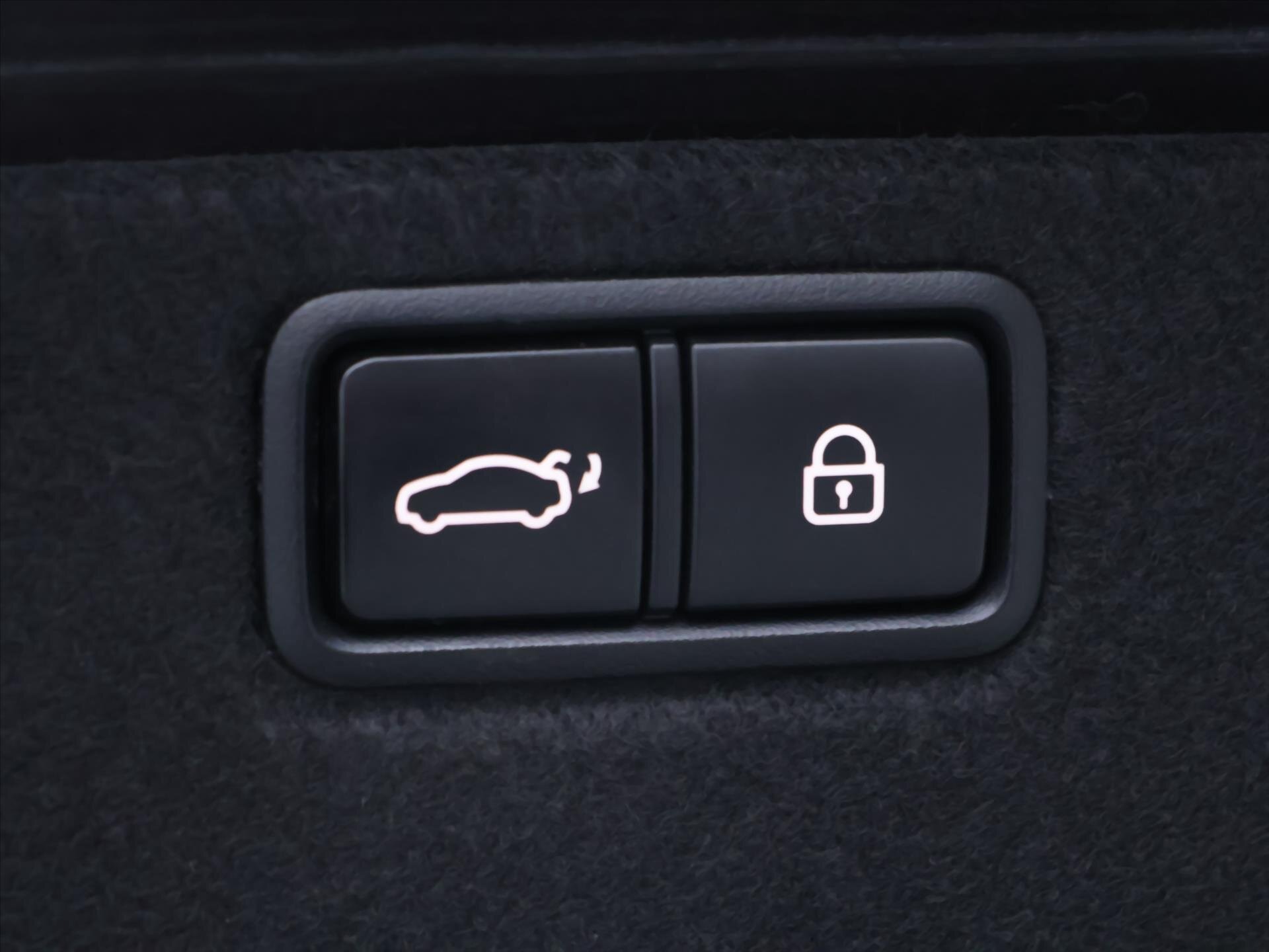 Hyundai Genesis Sedan / Limuzína 3,8 l 232 kw