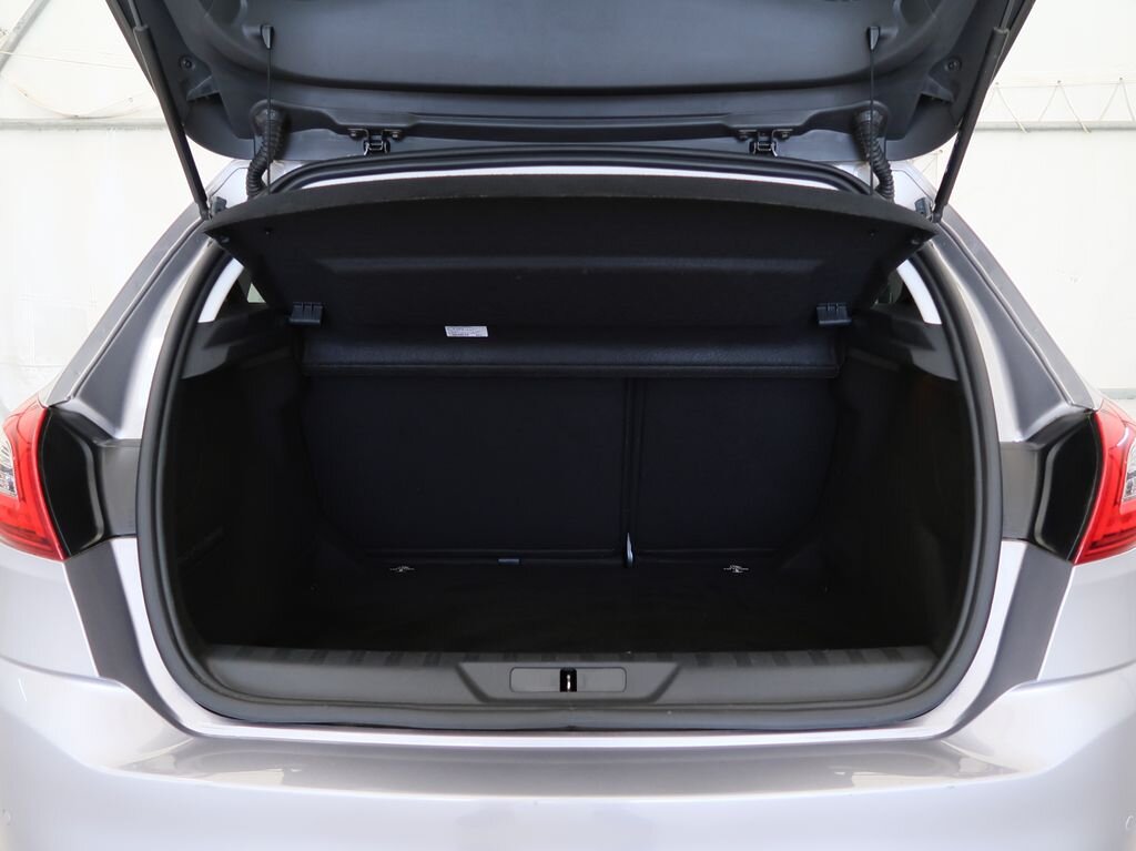 Peugeot 308 Hatchback 1,2 l 81 kw