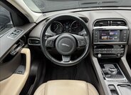 Jaguar F-Pace SUV / Terénní 3,0 l 221 kw