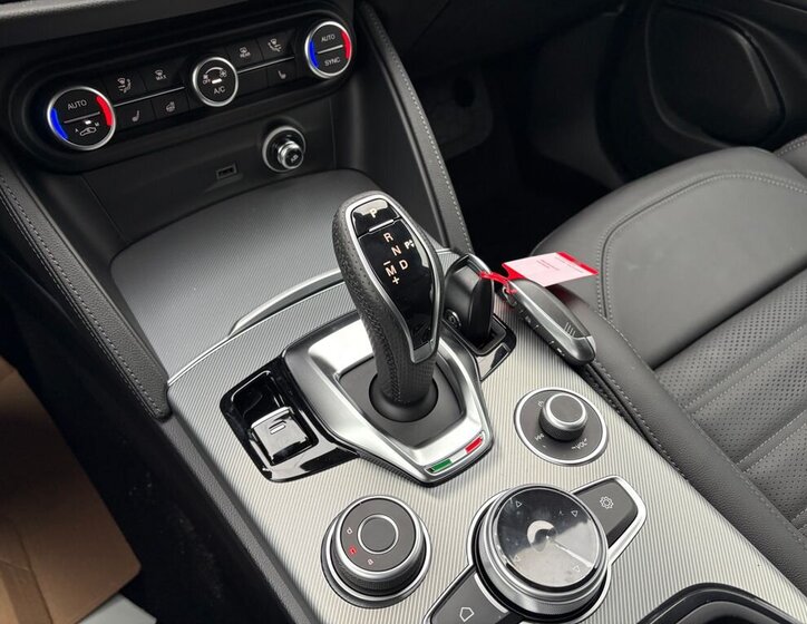 Alfa Romeo Stelvio 13