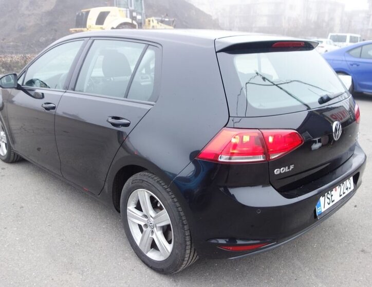 Volkswagen Golf 12