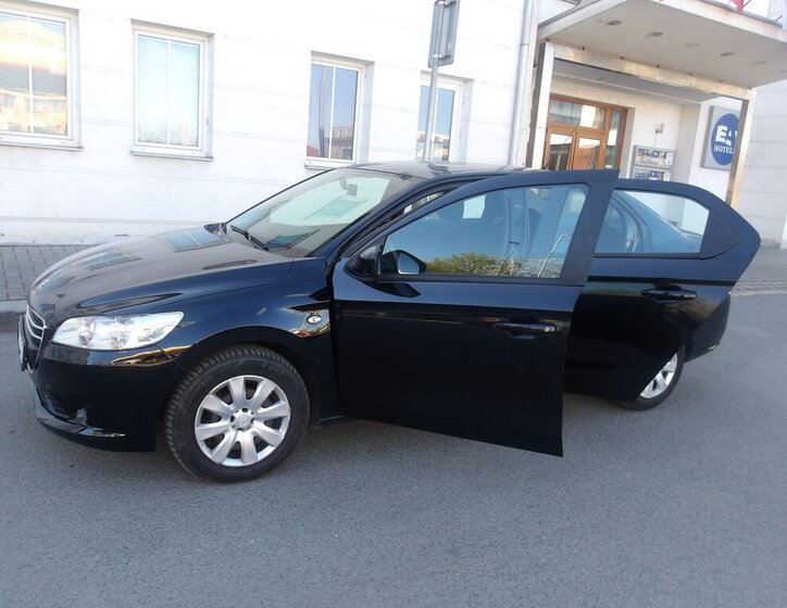 Peugeot 301 Sedan / Limuzína 1,2 l 53 kw