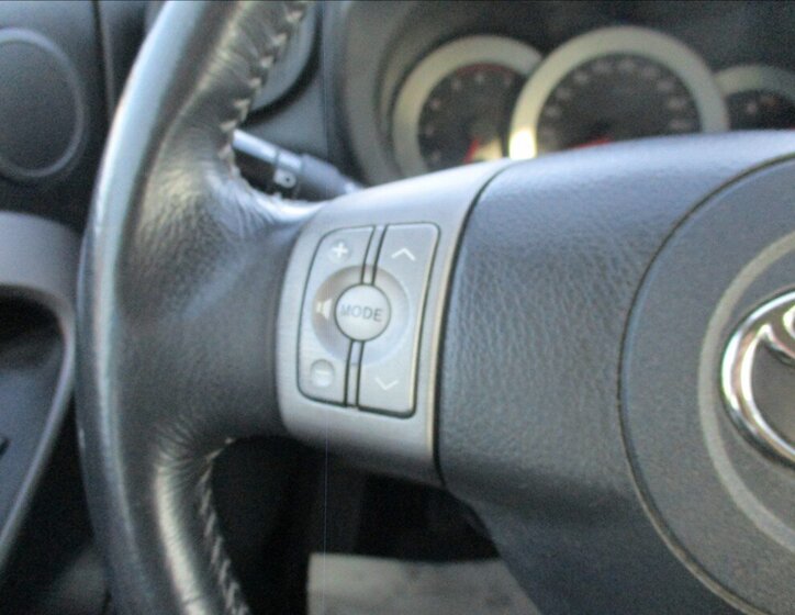 Toyota RAV4 SUV / Terénní 2,2 l 100 kw