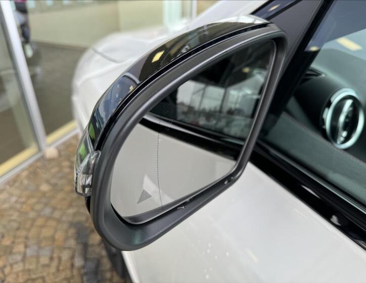 Mercedes-Benz GLA 32