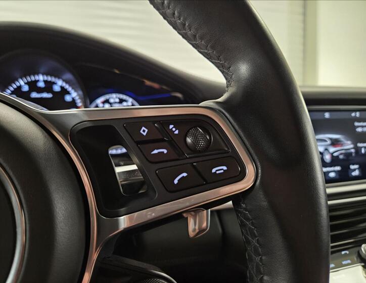 Porsche Panamera 25