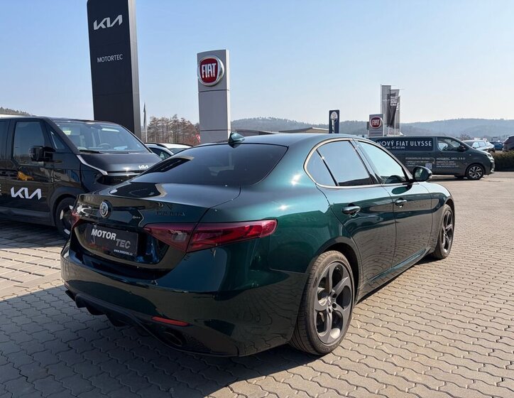 Alfa Romeo Giulia Sedan / Limuzína 2,0 l 206 kw