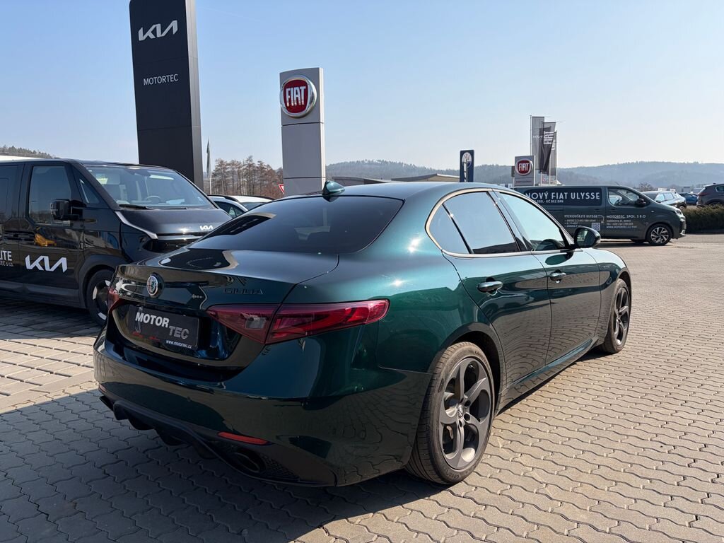 Alfa Romeo Giulia Sedan / Limuzína 2,0 l 206 kw